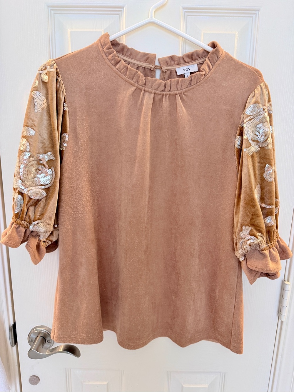 Voy Sequence Sleeve Top in Camel